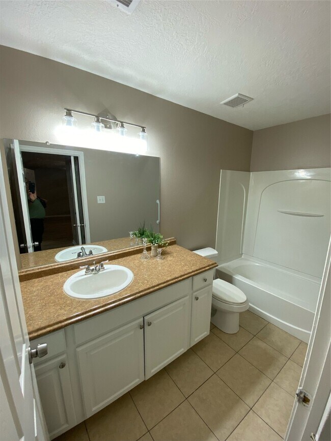 Building Photo - 8825 E Buffalo Cir