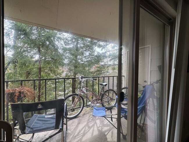 Building Photo - 2 Bedroom Condo Near WWU and Bus Line