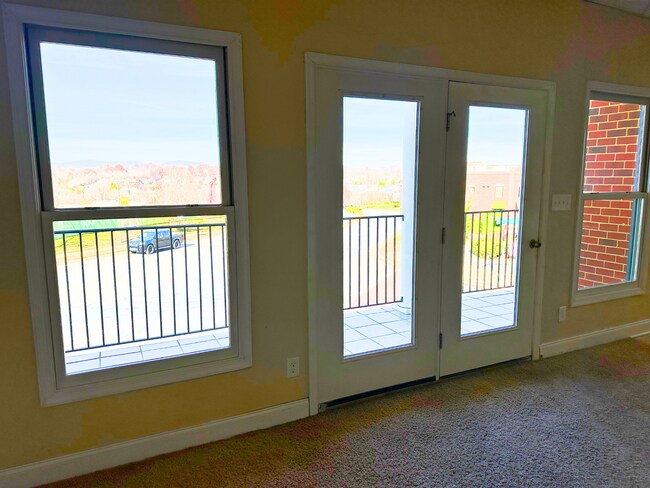 Building Photo - Upper Level Apartment in Wyndhurst with Gr...