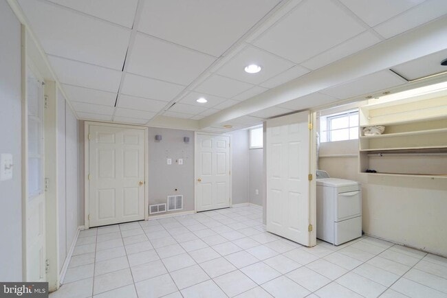 Building Photo - 610 Valley Brook Dr