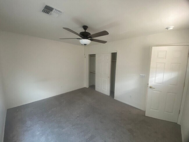 Building Photo - Corner Lot