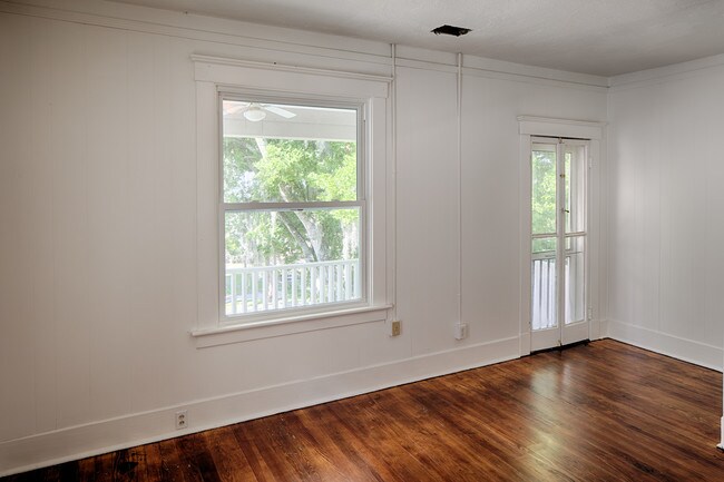 Building Photo - 308 W 40th St