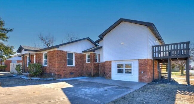 Building Photo - 228 W Fairchild Dr