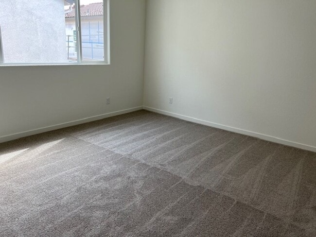Building Photo - BEAUTIFUL SOLAR  2 STORY HOME IN NATOMS! 4...