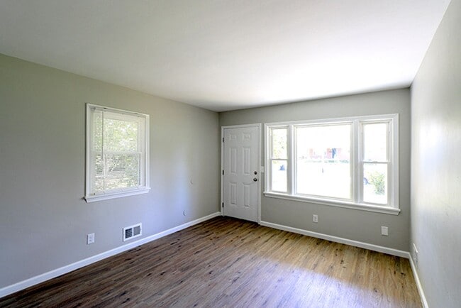 Building Photo - 3 Bedroom; 1 Bath; Ranch Home