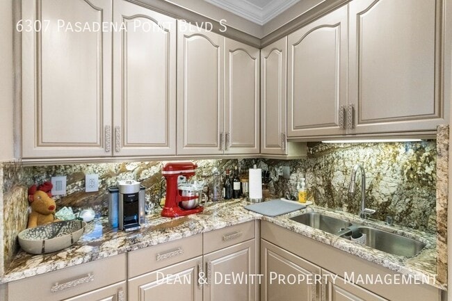 Building Photo - Fully Furnished LUXURY Home in Exclusive PYCC