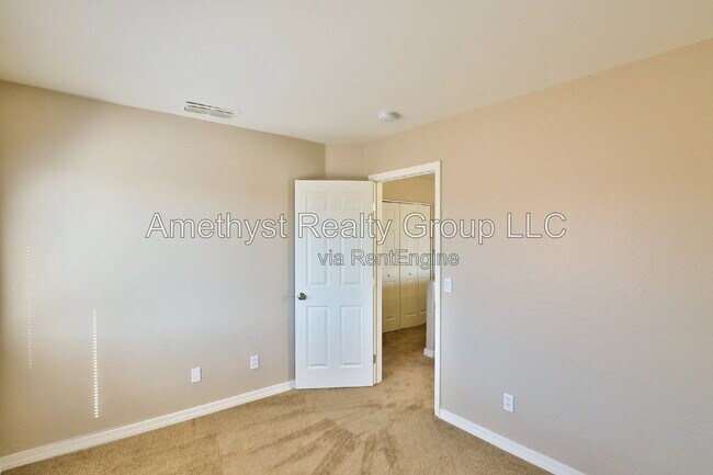 Building Photo - 11706 W Sunnyside Dr