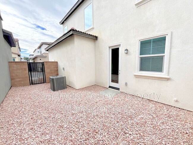 Building Photo - 41168 Emory Ln