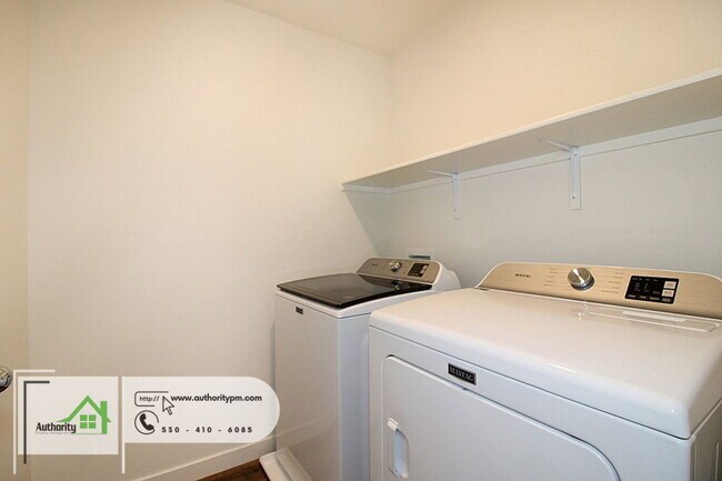 Building Photo - 847 Congaree Ln