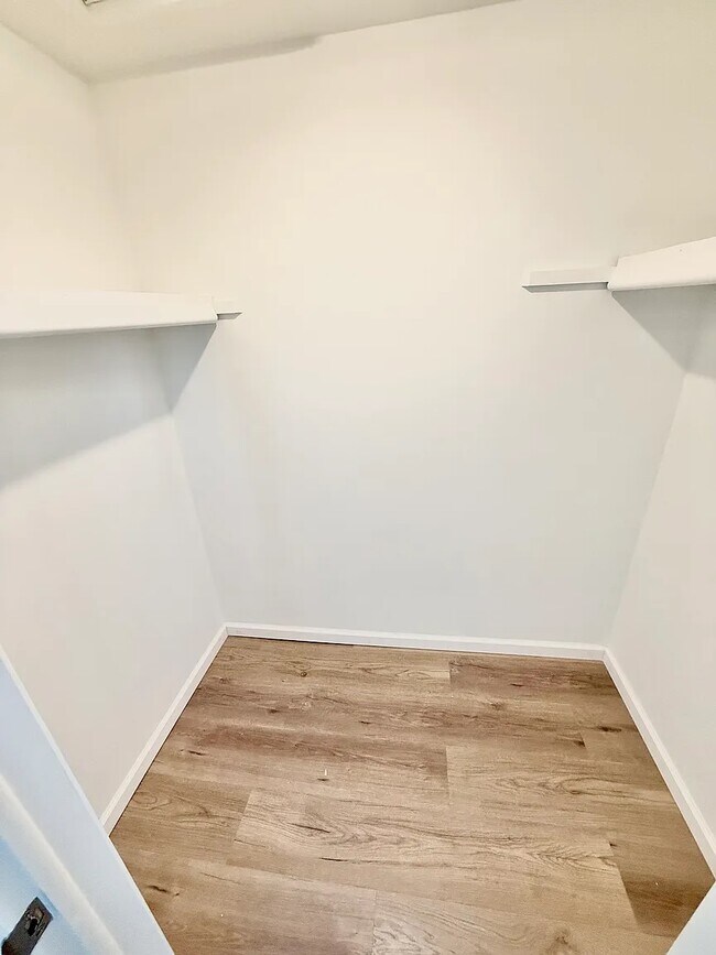 Building Photo - 8841 Sunrise Dr