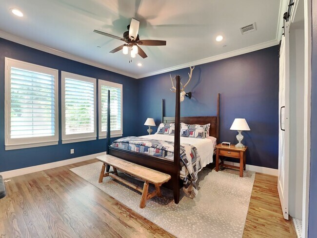 Building Photo - IMMACULATE HOME IN UNIVERSITY HEIGHTS! UPD...