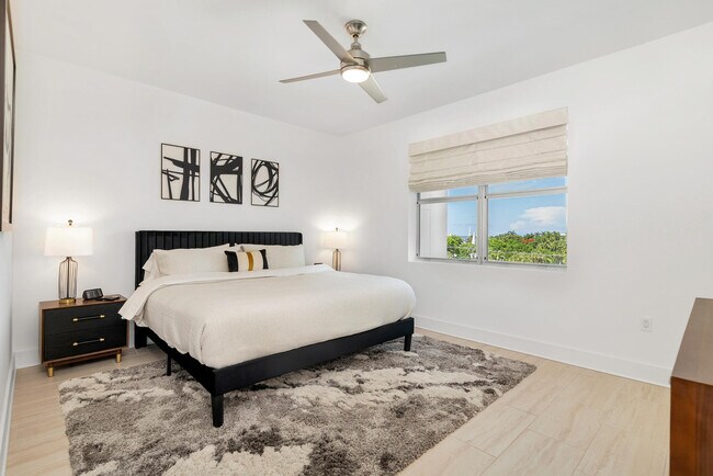 Building Photo - 236 SE 5th Ave