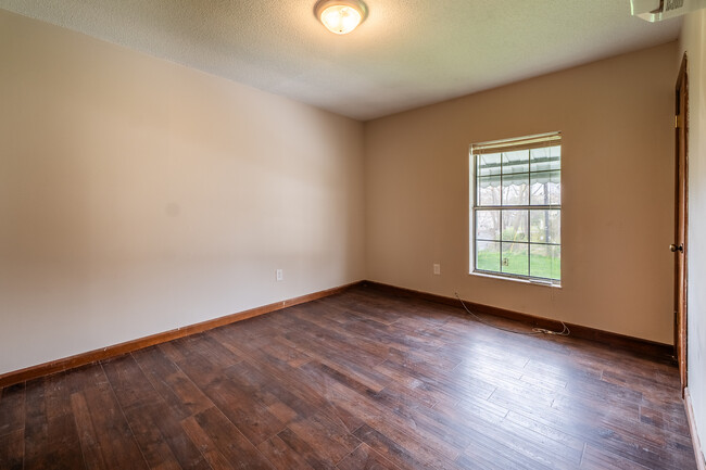 Building Photo - 224 N Vance Dr
