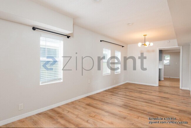 Building Photo - 909 E 28th Ave