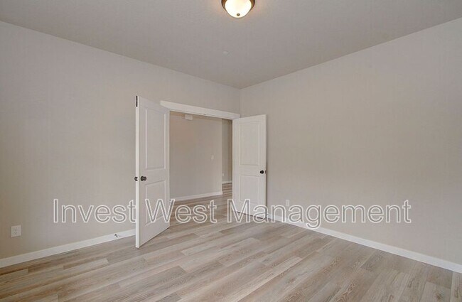 Building Photo - 1651 52nd Ct