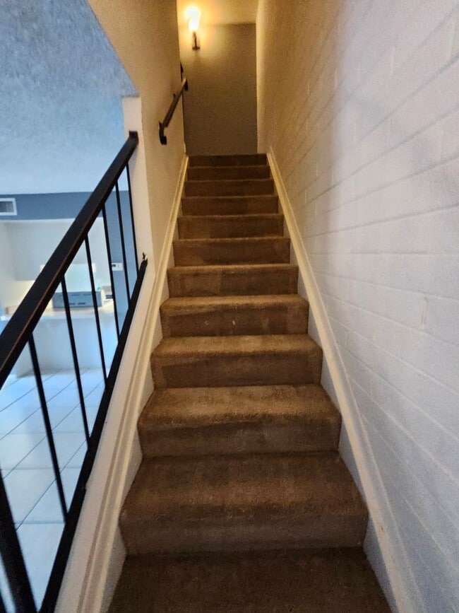 Building Photo - Charming 2-Bedroom Townhome