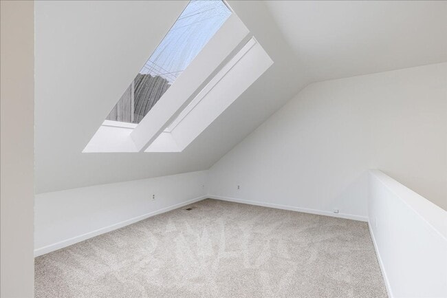 Building Photo - Newly Renovated + Sunny & Bright, 2 Bedroo...