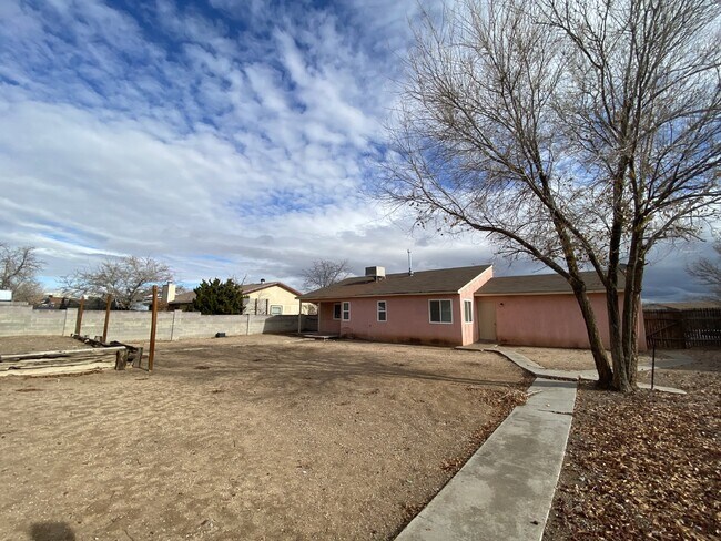 Building Photo - CUTE and COZY - MUST SEE HOME