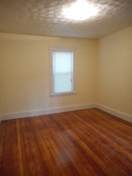 Building Photo - 58 Lithgow St