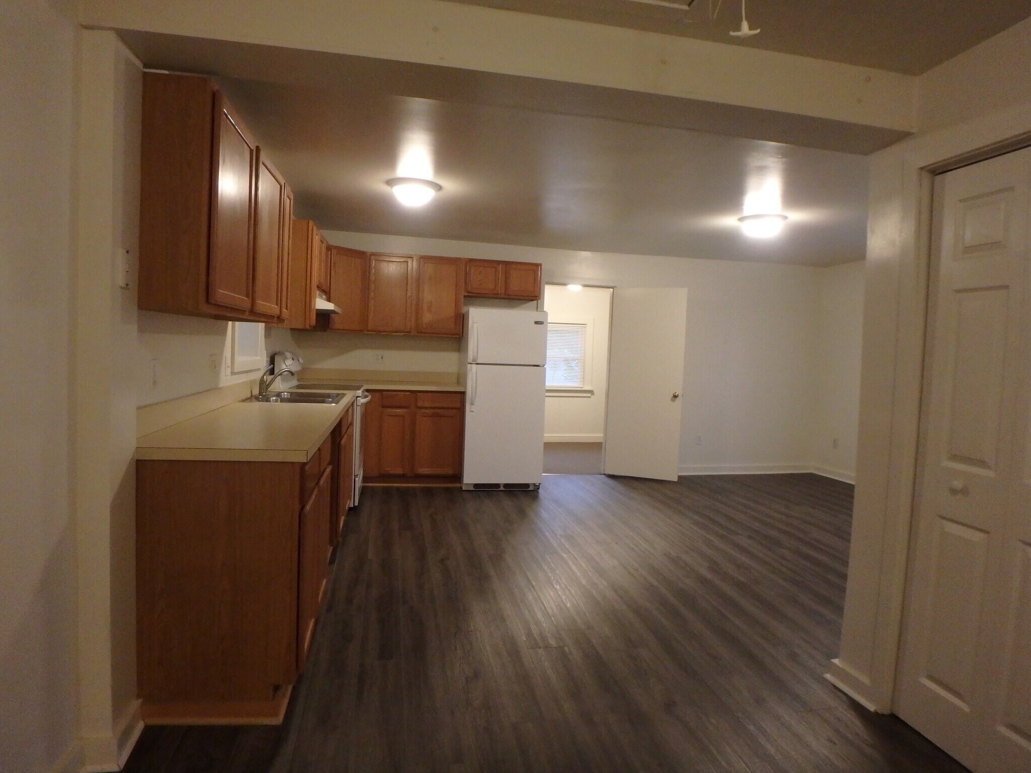 Building Photo - 932 Grampian Blvd