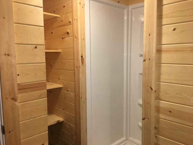 Building Photo - 4 Bed 2 Bath Duplex