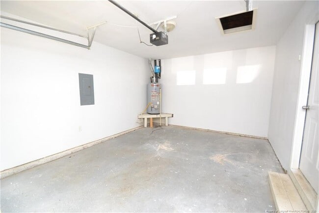 Building Photo - 712 Penncross Dr