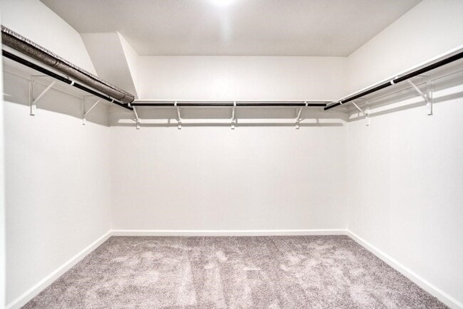 Building Photo - 720 Holly St