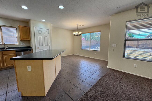 Building Photo - 3Bed/2Bath House in Avondale! Ready for Immediate Move-In! – RV GATE!