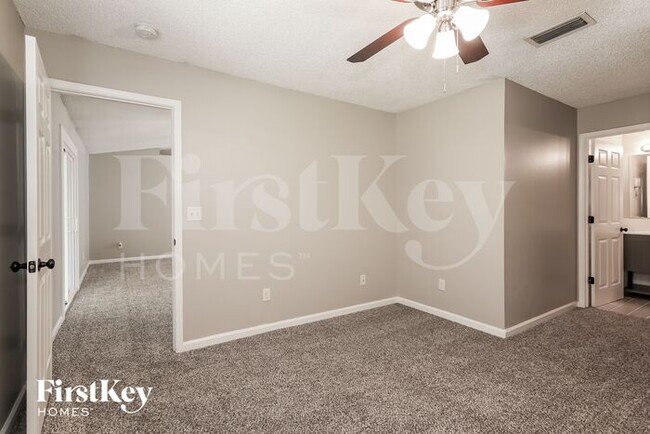 Building Photo - 1598 Twin Oak Dr W