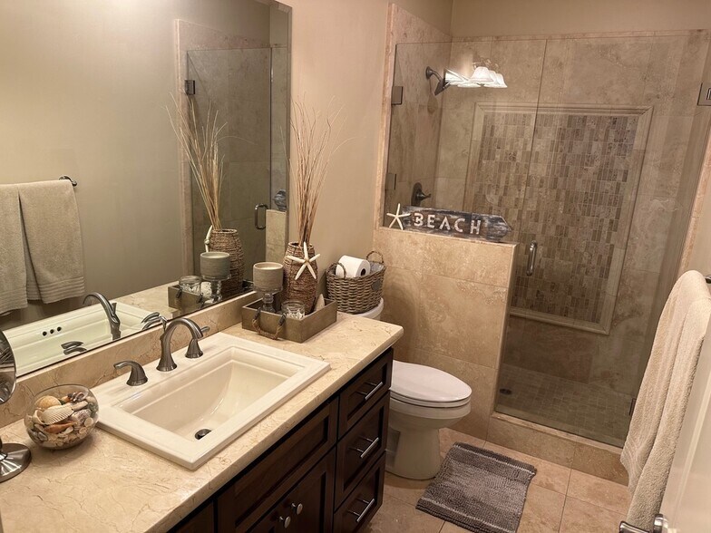 Hall Bath w/Shower - 213 Cima de Colina