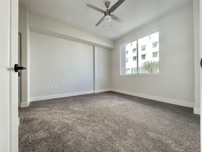 Building Photo - 120 N Compass Way