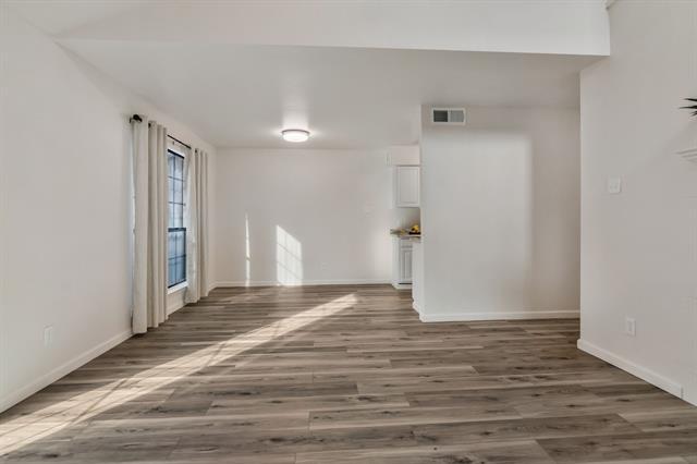 Building Photo - 352 W Harwood Rd