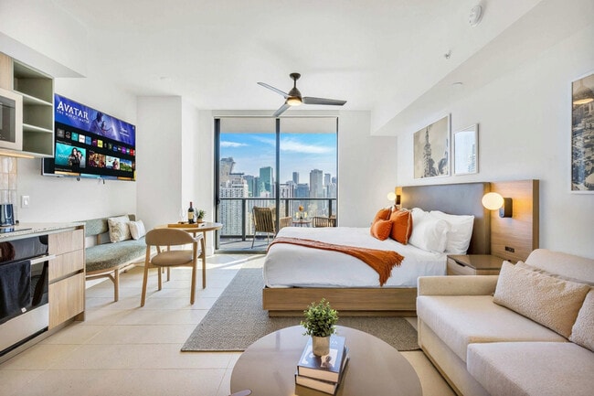 Building Photo - 601 NE 1st Ave