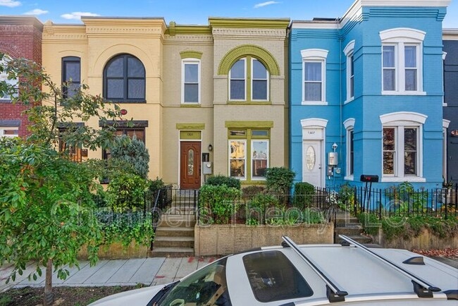 Building Photo - 1309 Emerald St NE