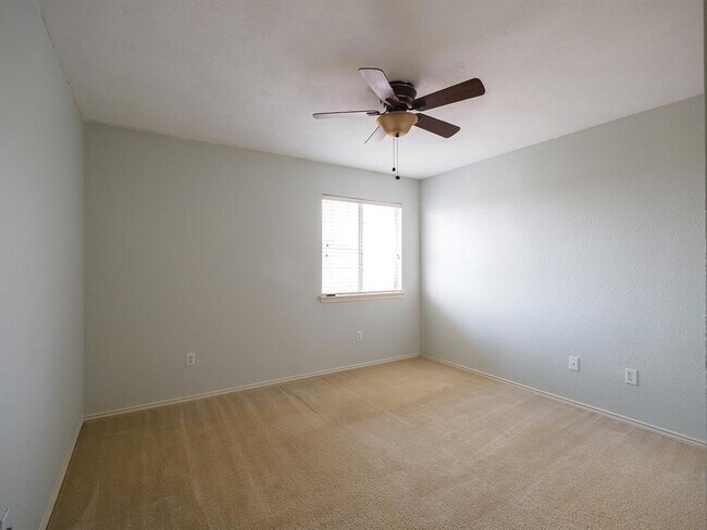 Building Photo - 13504 Richard Nixon St