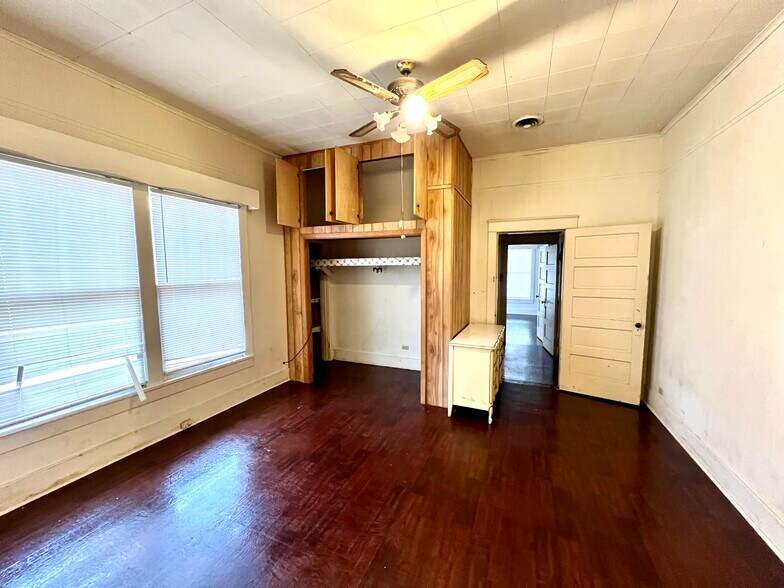 Building Photo - 1230 Pine Bluff St