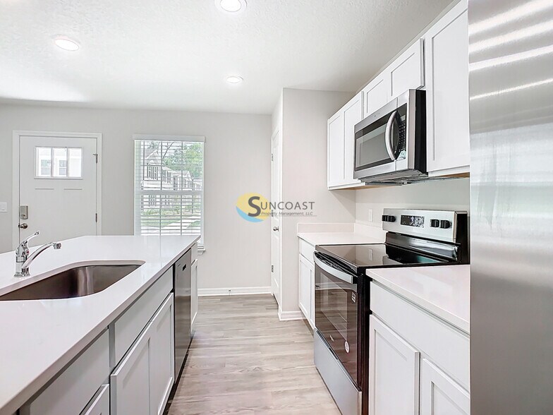 Building Photo - 3821 SW 43rd Ct