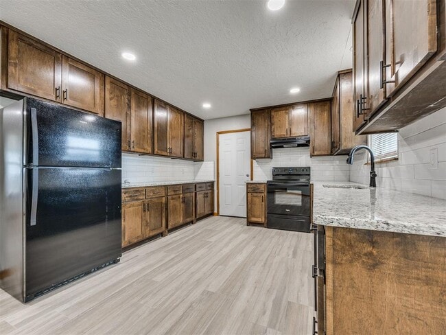 Building Photo - 412 Sundown Dr