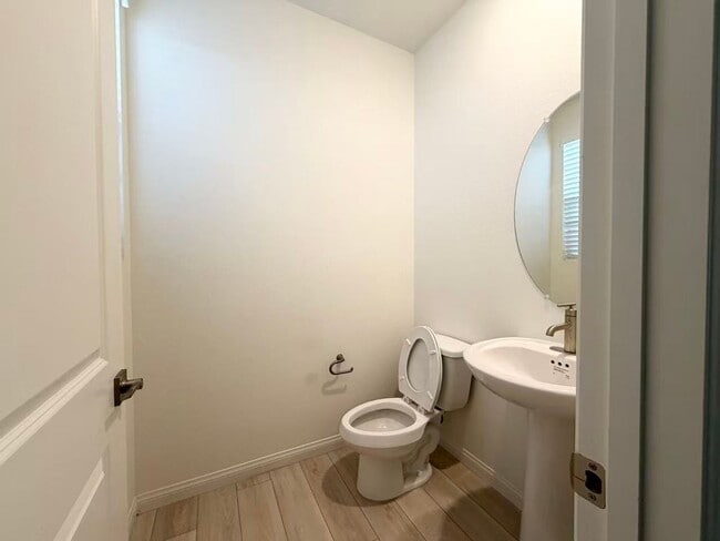 Building Photo - Wonderful 3-story single house in Kestrel Commons