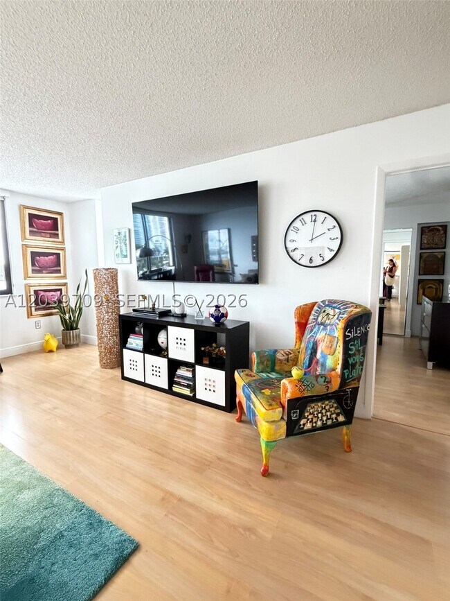 Building Photo - 540 Brickell Key Dr