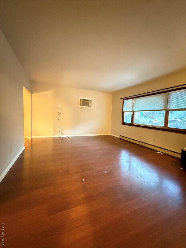 Building Photo - 90 W Main St