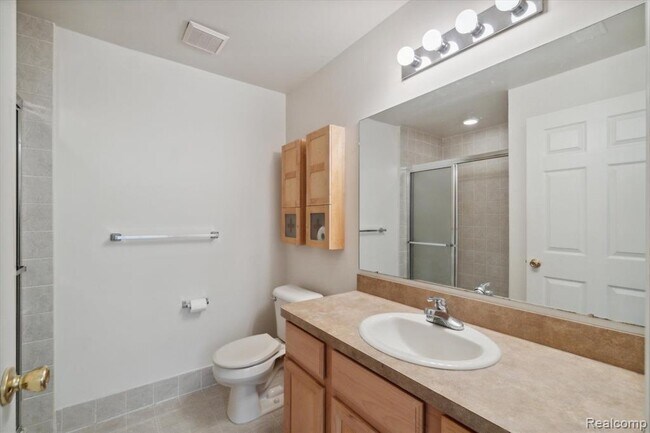 Building Photo - 15980 Morningside