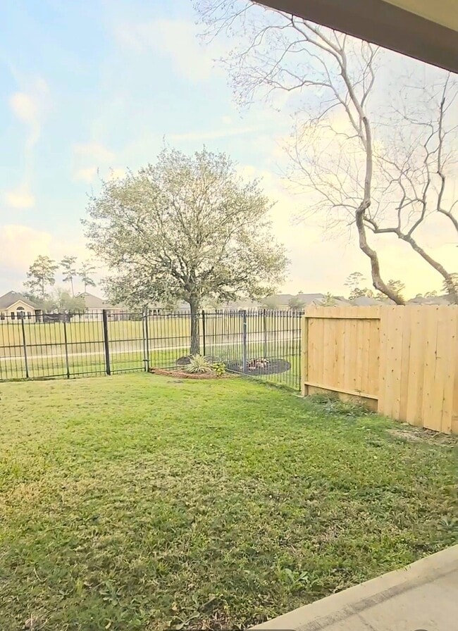 Building Photo - 12846 Northpointe Bend Dr