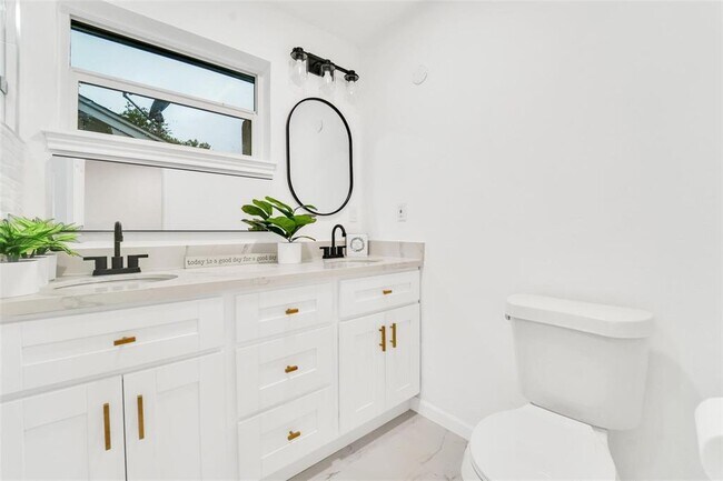 Building Photo - 9714 Blankenship Dr