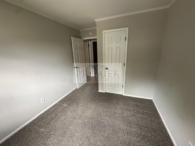 Building Photo - 730 N Aztec Dr
