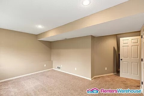 Building Photo - 3 Bed 2 Bath in Gardner! Available 11/1!