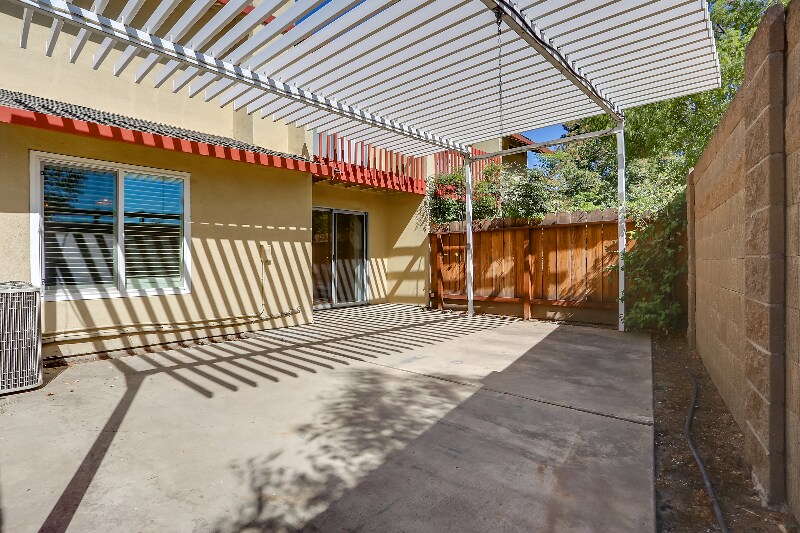 Building Photo - 222 Tiffany Cir