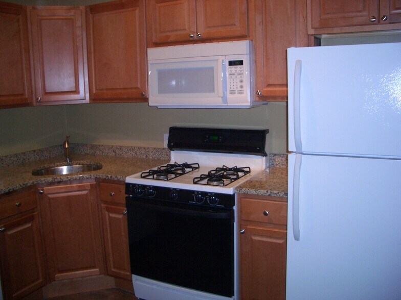 Building Photo - 4121 Davison St