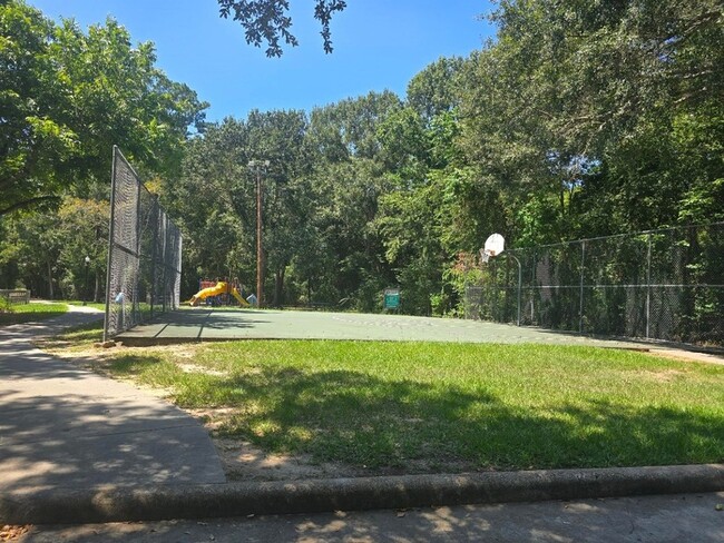 Building Photo - 600 Hilliard St