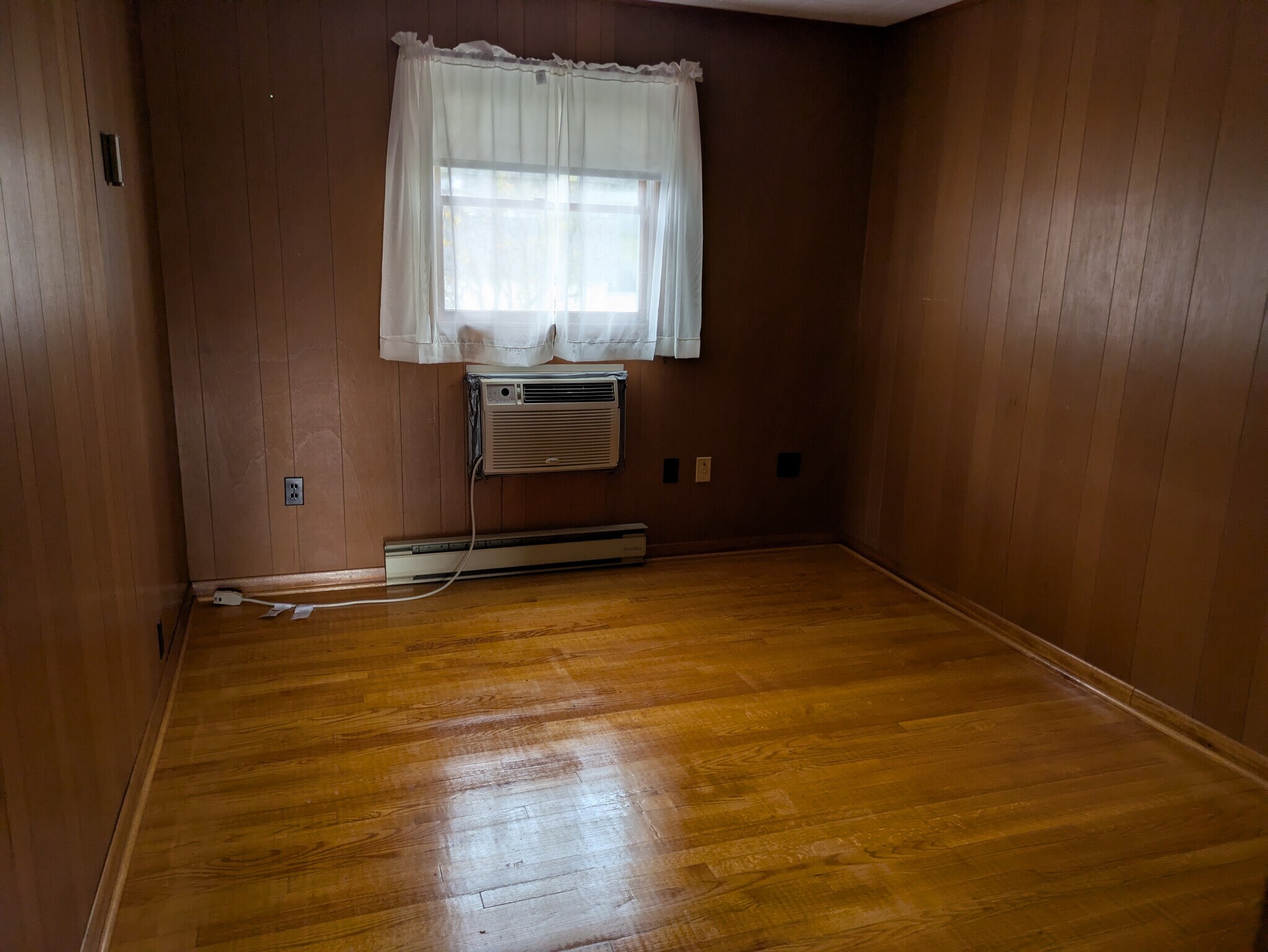 bedroom on right - 460 N Main St